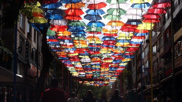 Konur Sokak şemsiyelerle renklendi - Sputnik Türkiye