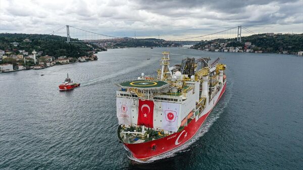 Yavuz sondaj gemisi İstanbul Boğazı'ndan geçerek Karadeniz'e açıldı.
 - Sputnik Türkiye