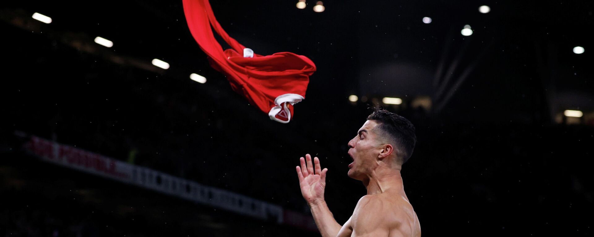 Şampiyonlar Ligi'nde Old Trafford'da Manchester United formasıyla Villarreal'e gol atan Cristiano Ronaldo'nun sevinci - Sputnik Türkiye, 1920, 07.02.2022