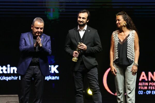 Festivalde, Dr. Avni Tolunay Jüri Özel Ödülünü Selman Nacar aldı. - Sputnik Türkiye