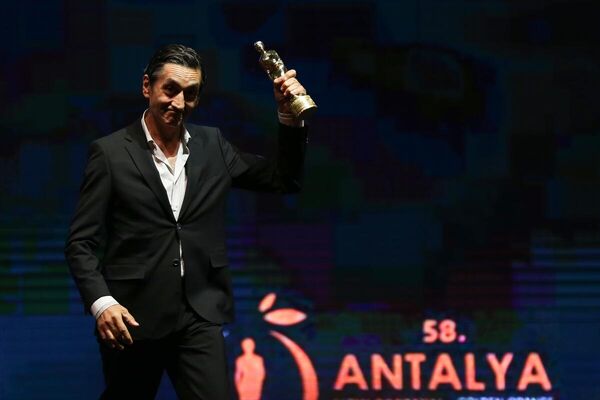 Festivalde, En İyi Erkek Oyuncu ödülünü Tarhan Karagöz aldı. - Sputnik Türkiye