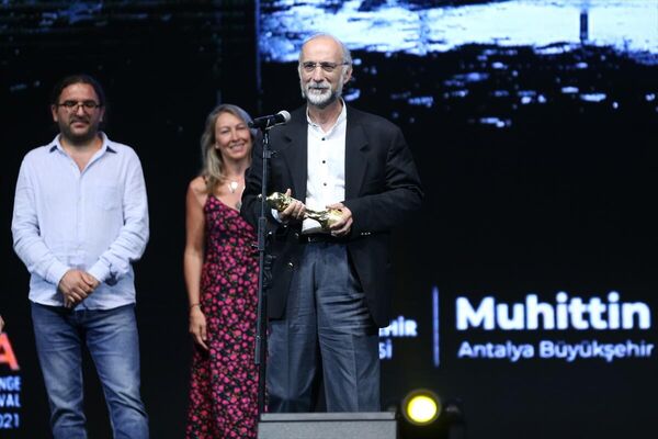 Festivalde, Film-Yön En İyi Yönetmen ödülünü Tayfun Pirselimoğlu aldı. - Sputnik Türkiye