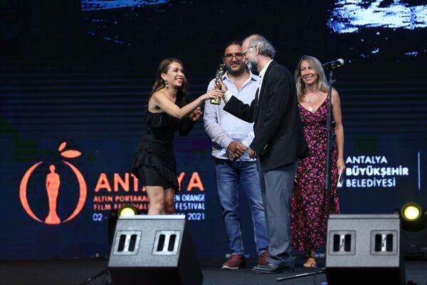 Festivalde, Film-Yön En İyi Yönetmen ödülünü Tayfun Pirselimoğlu aldı. - Sputnik Türkiye