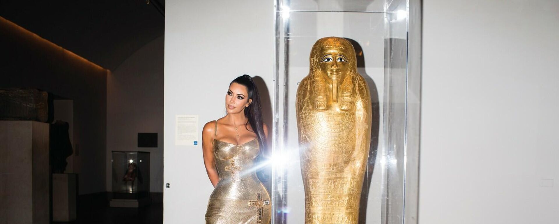 Kim Kardashian'ın pozu, 2 bin 100 yıllık antik tabutu çalanları yakalattı - Sputnik Türkiye, 1920, 20.10.2021