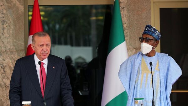 Türkiye Cumhurbaşkanı Erdoğan, Nijeryalı mevkidaşı Buhari ile düzenlediği ortak basın toplantısında Nijerya ile işbirliğini derinleştirme konusunda kararlı olduklarını belirtti. - Sputnik Türkiye