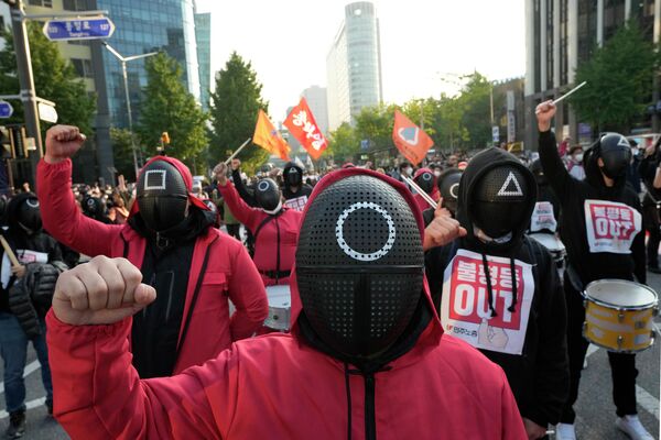 Güney Kore Sendikalar Konfederasyonu üyesi yaklaşık 80 bin işçi, ülkenin dört bir yanında sokağa çıktı. - Sputnik Türkiye
