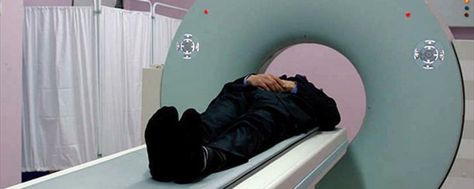 60 yaşındaki hasta, MRI makinesinin oksijen tüpünü yutması nedeniyle hayatını kaybetti - Sputnik Türkiye, 1920, 21.10.2021