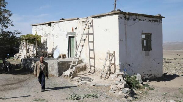 Boşaltılan köyde on yıldır tek başına yaşıyor - Sputnik Türkiye