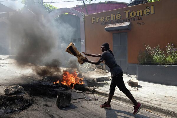 Haiti&#x27;deki Birleşmiş Milletler Entegre Ofisi tarafından geçen ay yayımlanan rapora göre, bu yılın ocak-ağustos dönemindeHaiti Ulusal Polisi&#x27;ne en az 328 kaçırma olayı bildirildi. Bu sayı, 2020&#x27;nin tamamında 234&#x27;tü. - Sputnik Türkiye