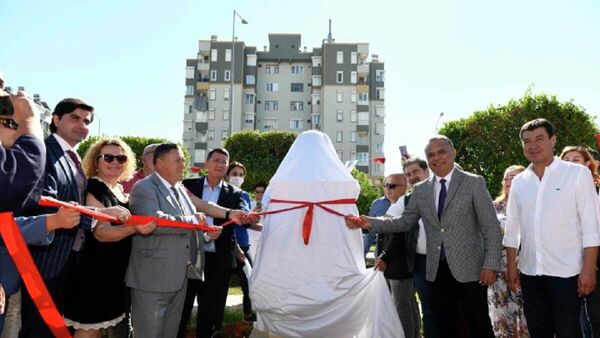 Antalya'nın Muratpaşa ilçesinde Lev Tolstoy Rusya-Türkiye Dostluk Parkı düzenlenen törenle açıldı.  - Sputnik Türkiye