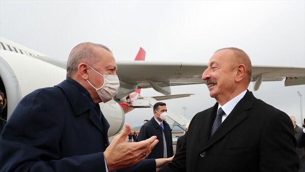 Cumhurbaşkanı Recep Tayyip Erdoğan, Azerbaycan'a geldi. Erdoğan, Fuzuli Uluslararası Havalimanı'na inen ilk devlet başkanı oldu. - Sputnik Türkiye