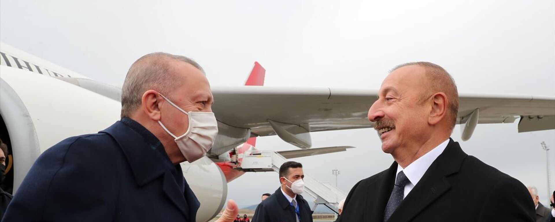 Cumhurbaşkanı Recep Tayyip Erdoğan, Azerbaycan'a geldi. Erdoğan, Fuzuli Uluslararası Havalimanı'na inen ilk devlet başkanı oldu. - Sputnik Türkiye, 1920, 26.10.2021