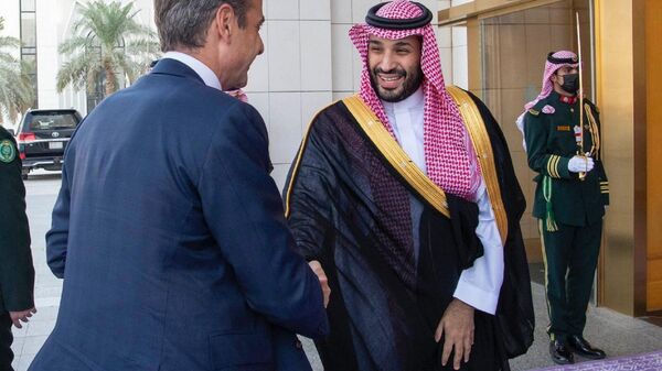 Suudi Arabistan Veliaht Prensi Selman, Yunanistan Başbakanı Miçotakis ile bir araya geldi - Sputnik Türkiye