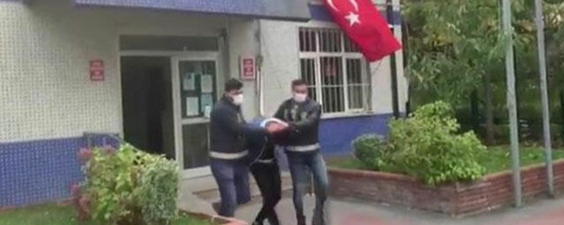 'Muz yeme' paylaşımlarıyla ilgili 11 kişi gözaltına alındı
 - Sputnik Türkiye, 1920, 28.10.2021