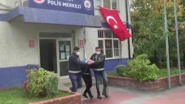 'Muz yeme' paylaşımlarıyla ilgili 11 kişi gözaltına alındı
 - Sputnik Türkiye