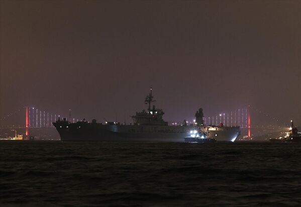 ABD donanmasına ait LCC-20 borda numaralı USS Mount Whitney adlı amfibi komuta kontrol gemisi, Ege Denizi yönünden gelip Çanakkale Boğazı'nı geçerek İstanbul'a ulaştı.
 - Sputnik Türkiye