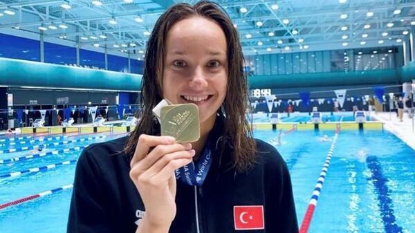 Milli yüzücü Viktoria Zeynep Güneş - Sputnik Türkiye