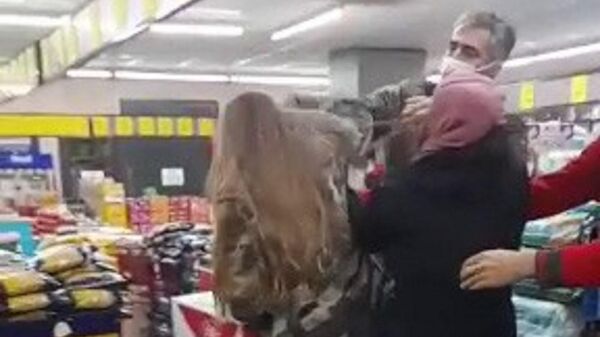 Beylikdüzü’nde markette kadınların maske takmama kavgası kamerada
 - Sputnik Türkiye