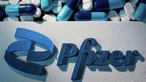 Pfizer logosu ve Pfizer ilaçları - Sputnik Türkiye