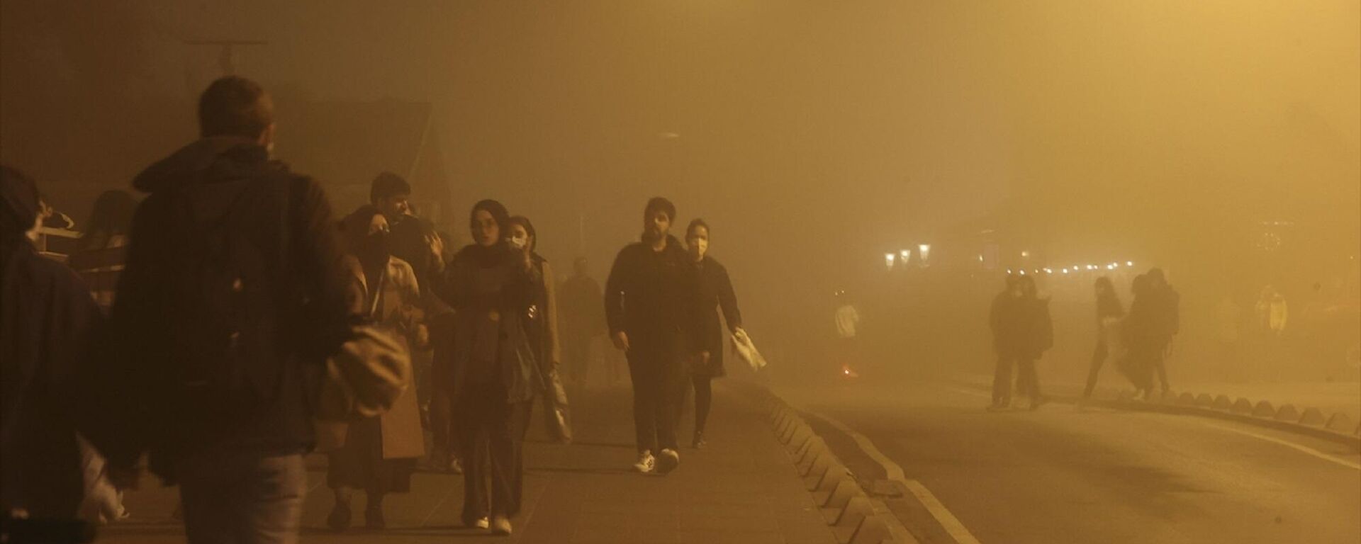 İstanbul'un Beşiktaş ilçesinde akşam saatlerinde sis etkili oldu.
 - Sputnik Türkiye, 1920, 05.11.2021