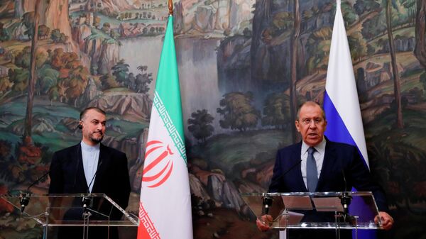 Rusya Dışişleri Bakanı Sergey Lavrov ile İranlı mevkidaşı Hüseyin Emir Abdullahiyan - Sputnik Türkiye
