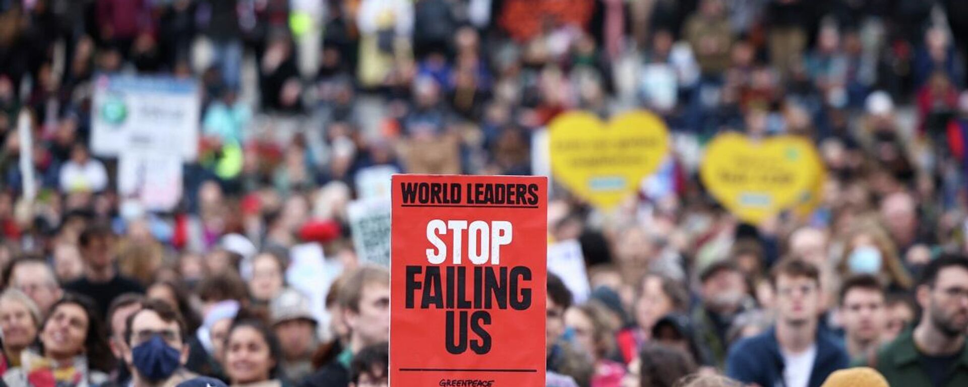 İngiltere'nin başkenti Londra'da on binlerce kişi, 6 Kasım Küresel İklim Eylem Günü'nde gösteri düzenleyerek, ülkelerin iklim kriziyle mücadelede daha güçlü politikalar uygulaması çağrısında bulundu. - Sputnik Türkiye, 1920, 06.11.2021