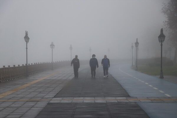 Tekirdağ&#x27;ın bazı kesimlerinde yoğun sis etkili olmaya devam ediyor. - Sputnik Türkiye