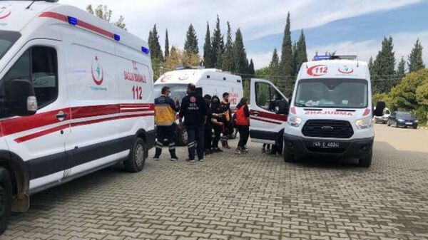 60 lise öğrencisi, zehirlenme şüphesiyle hastaneye kaldırıldı - Sputnik Türkiye
