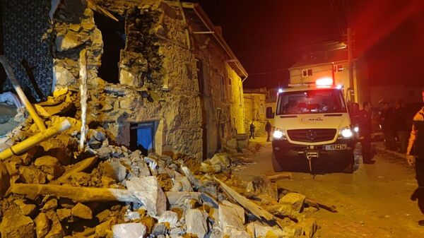 Konya’da saat 20.43’te meydana gelen 5.1 büyüklüğündeki depremin ardından saat 00.52’ye kadar 30 artçı deprem yaşandı. - Sputnik Türkiye