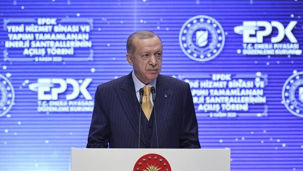 Cumhurbaşkanı Recep Tayyip Erdoğan, EPDK Hizmet Binası ve Yapımı Tamamlanan Enerji Santrallerinin Açılış Töreni'ne katılarak konuşma yaptı. - Sputnik Türkiye