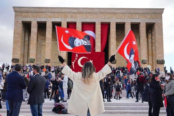 Anıtkabir&#x27;deki hoparlörlerden Atatürk&#x27;ün 10&#x27;uncu Yıl Nutku&#x27;nun ses kaydı verildi. - Sputnik Türkiye