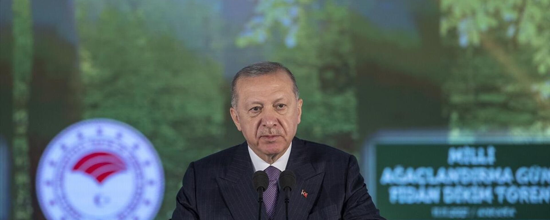 Türkiye Cumhurbaşkanı Recep Tayyip Erdoğan, Beştepe'de 15 Temmuz Demokrasi Müzesi mevkisinde bulunan Millet Ormanı'nda, Milli Ağaçlandırma Günü Fidan Dikim Töreni’ne katıldı. - Sputnik Türkiye, 1920, 11.11.2021