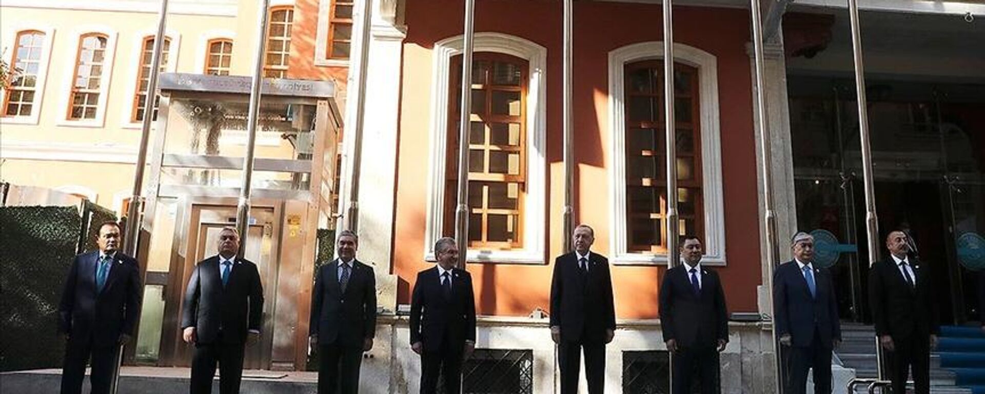 Cumhurbaşkanı Erdoğan, Türk Konseyi Genel Sekreterliği binasının resmi açılışını yaptı - Sputnik Türkiye, 1920, 12.11.2021