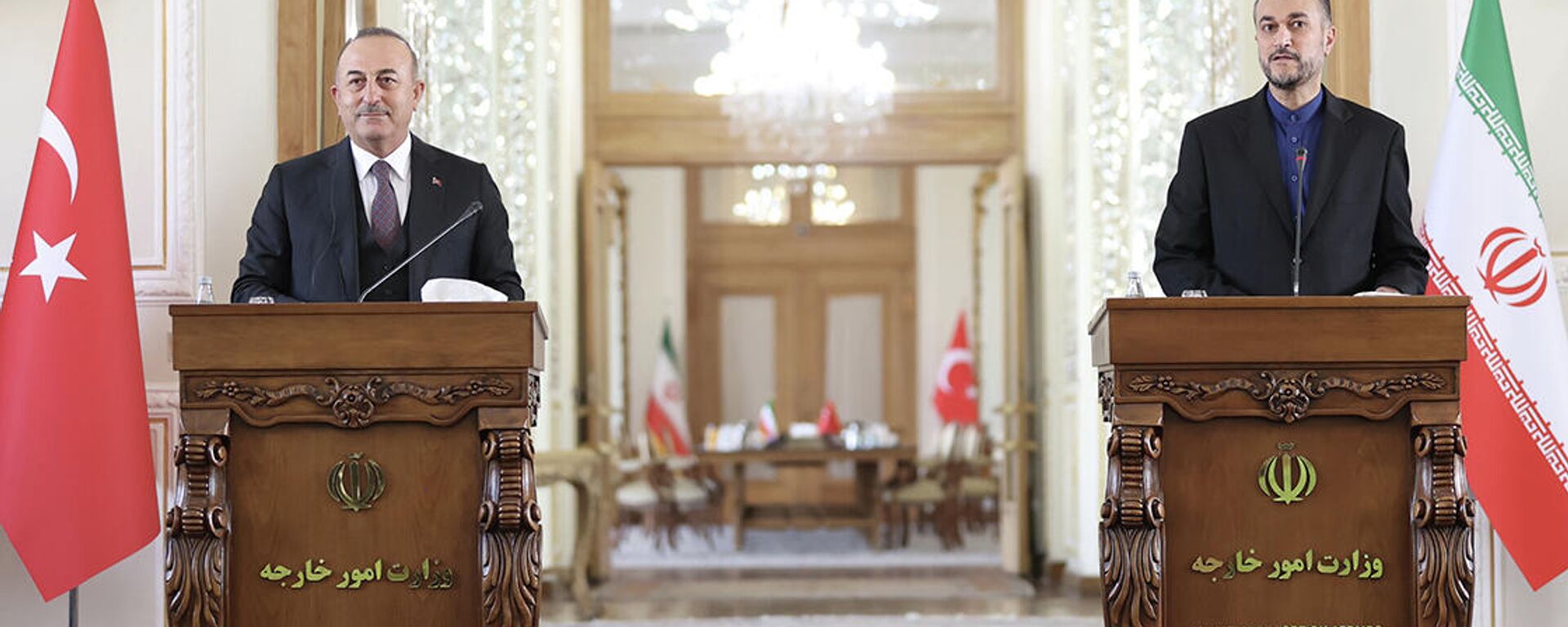 Dışişleri Bakanı Mevlüt Çavuşoğlu, resmi ziyaret kapsamında bulunduğu Tahran'da, İran Dışişleri Bakanı Hüseyin Emir Abdullahiyan ile ortak basın toplantısı düzenledi.

 - Sputnik Türkiye, 1920, 15.11.2021