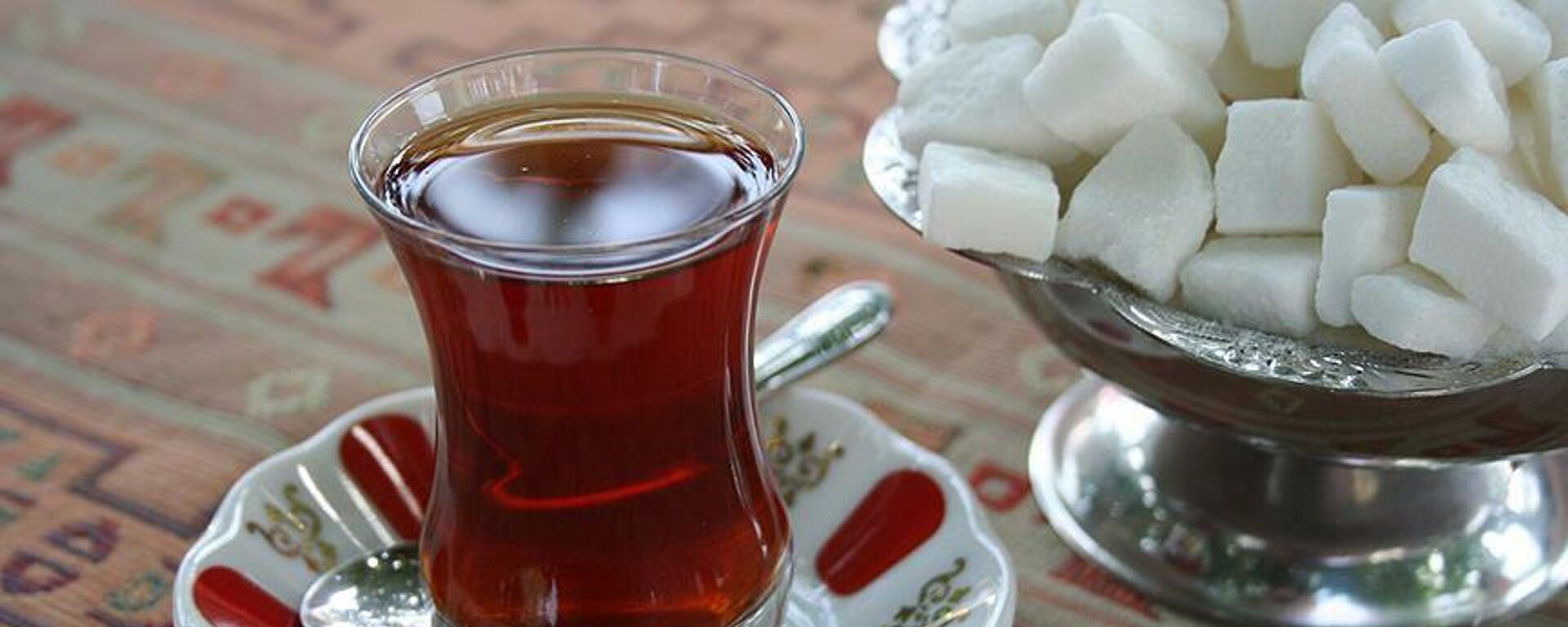 Çay bardağı, kıtlama şeker, ince belli bardak - Sputnik Türkiye, 1920, 15.12.2021