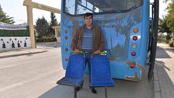 Halk otobüsünün çalınan koltukları, şoföre teslim edildi  - Sputnik Türkiye