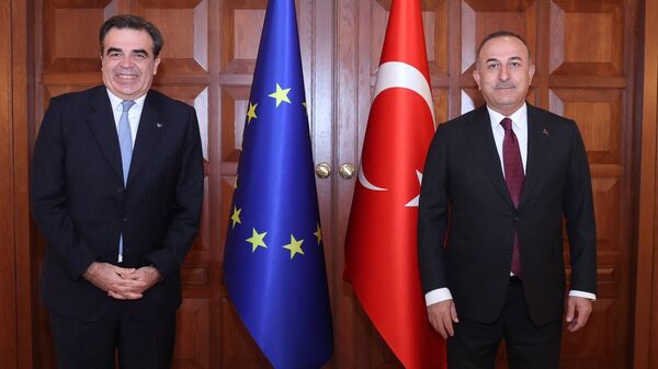 Dışişleri Bakanı Mevlüt Çavuşoğlu, Avrupa Birliği (AB) Komisyonu Başkan Yardımcısı Margaritis Schinas ile görüştü. - Sputnik Türkiye