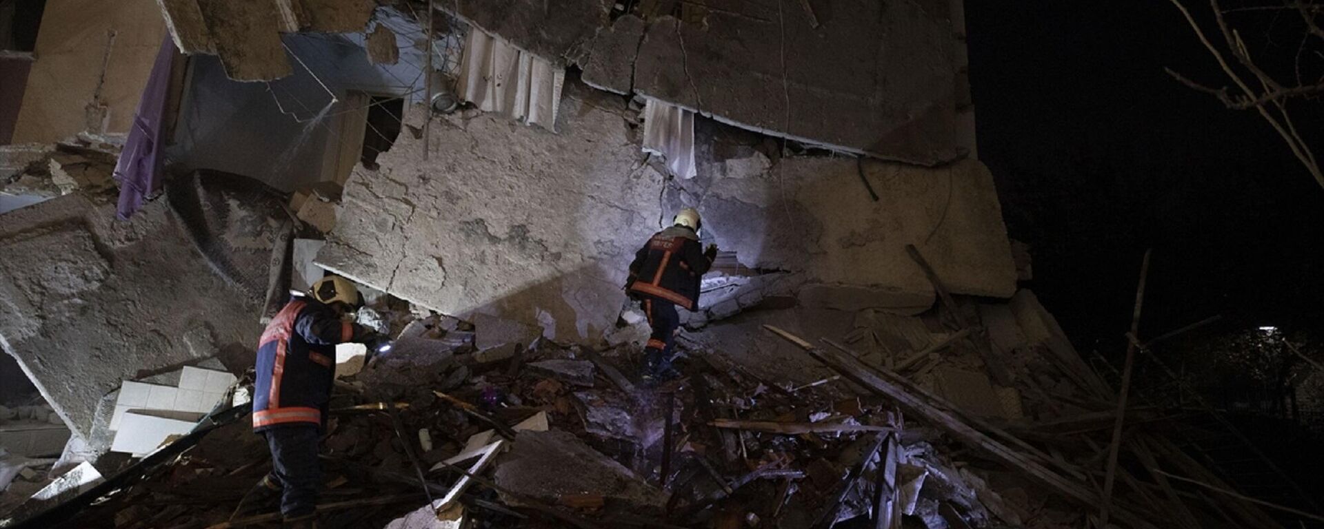 Ankara'nın Keçiören ilçesindeki bir binada patlama meydana geldi. Ekipler, yaralı bir vatandaşı enkaz altından çıkarttı.
 - Sputnik Türkiye, 1920, 18.11.2021