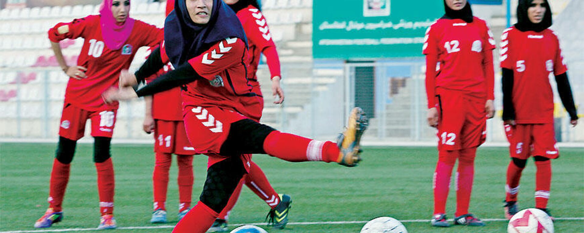 Afganistan kadın futbol takımı - Sputnik Türkiye, 1920, 19.11.2021