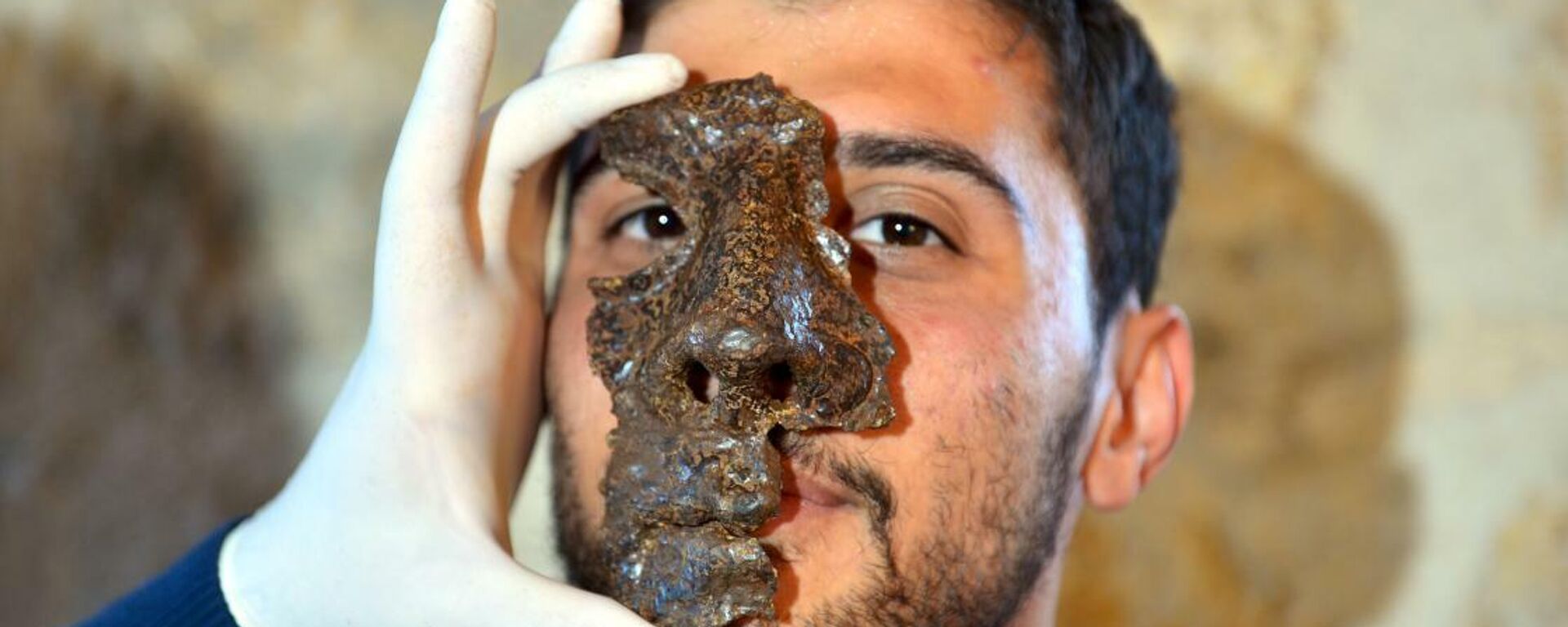 Hadrianaupolis'te Roma askerine ait 1800 yıllık demir maske  - Sputnik Türkiye, 1920, 23.11.2021