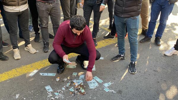Diyarbakır'da esnaftan dolar protestosı - Sputnik Türkiye