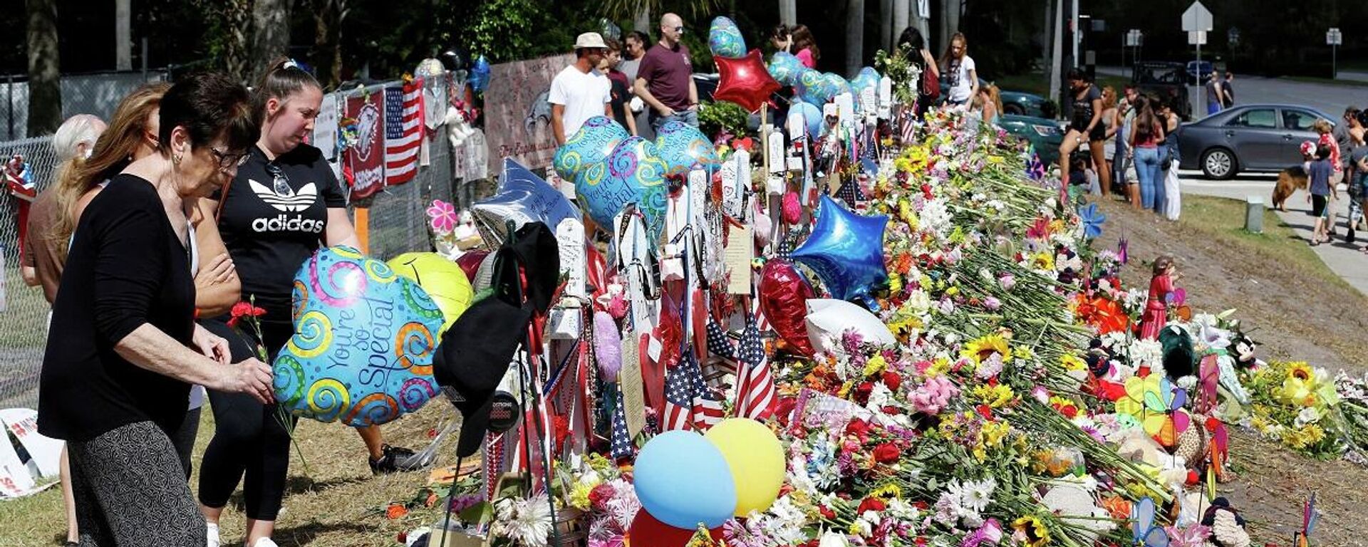 ABD'nin Florida eyaletinin Parkland kentinde 2018'de 17 kişinin yaşamını yitirdiği okul saldırısı - Sputnik Türkiye, 1920, 24.11.2021