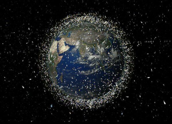 Bununla birlikte NASA, uzayda izlenemeyecek kadar küçük ama yine de astronotların uzay uçuşlarını ve araçların mekanik komutlarını tehdit edecek kadar büyük olan çok daha fazla çöpün yığıldığını belirtiyor. Uzay çöpleri, Dünya&#x27;nın alçak yörüngesinde saatte yaklaşık 25 bin km hızla hareket ederek uzay istasyonları için büyük bir sorun. - Sputnik Türkiye