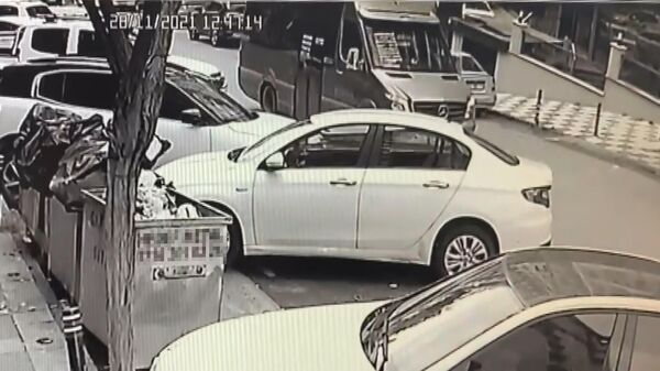 Yolcu dolu minibüsün şoförü bayıldı, araç kontrolden çıktı: 2 yaralı - Sputnik Türkiye