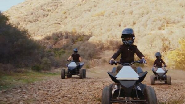 Tesla, çocuklar için geliştirdiği 'Çocuklar için Cyberquad' isimli dört tekerlekli ATV - Sputnik Türkiye