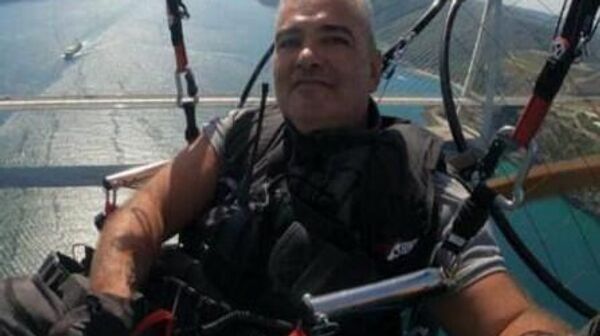 İstanbul Büyükçekmece'de denizde tekneye çakılan paramotorun pilotu hayatını kaybetti. - Sputnik Türkiye
