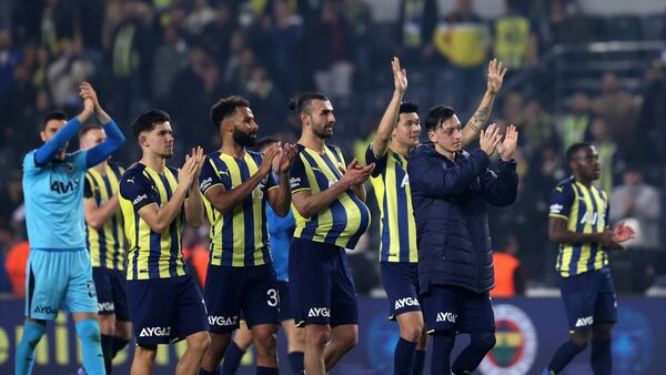Fenerbahçe, Spor Toto Süper Lig'in 15. haftasında ağırladığı Çaykur Rizespor'u 4-0 mağlup etti. - Sputnik Türkiye