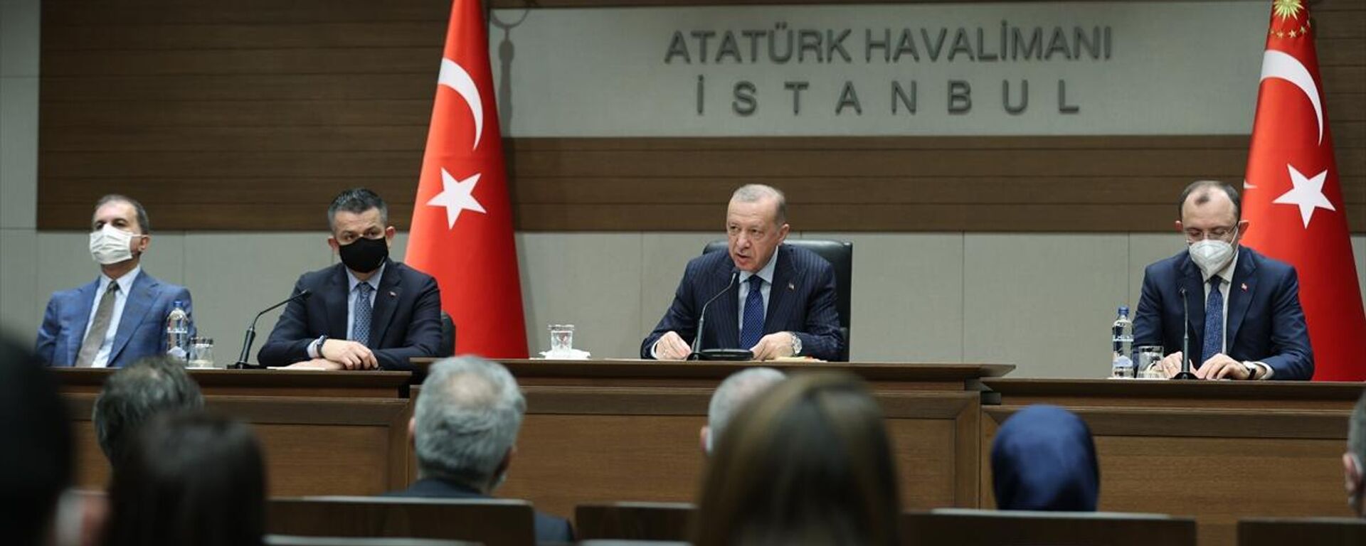 Cumhurbaşkanı Erdoğan, Katar’a hareketi öncesinde Atatürk Havalimanı'nda açıklamalarda bulundu - Sputnik Türkiye, 1920, 06.12.2021