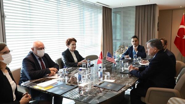 İYİ Parti Genel Başkanı Meral Akşener, ABD'nin Ankara Büyükelçisi David M. Satterfield ile bir araya geldi.
 - Sputnik Türkiye