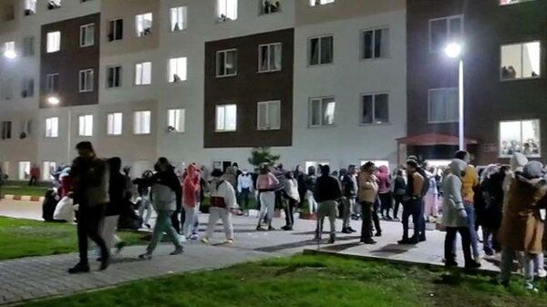 Öğrenciler protesto düzenlemişti: Kız öğrenci yurduna giren kişi down sendromlu çıktı - Sputnik Türkiye